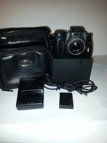 Kodak Easyshare DX6490 Digital Camera 4MP with 10x Optical Zoom and Rechargeable Battery