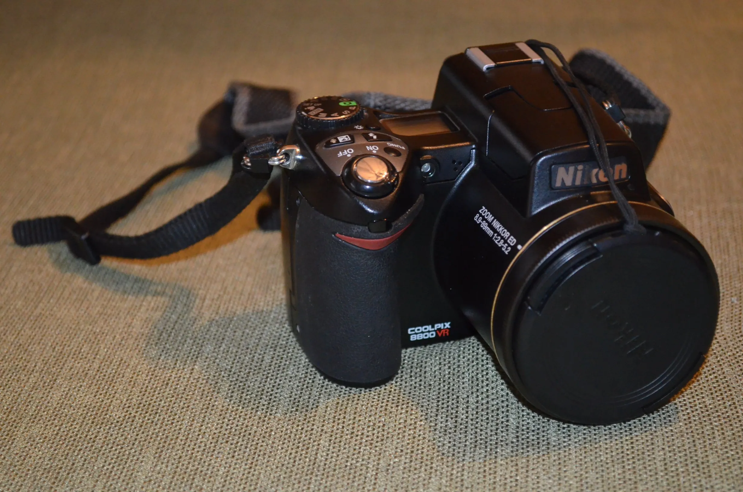 Nikon Coolpix 8800 8MP Digital Camera with 10x Optical Zoom & Vibration Reduction Technology